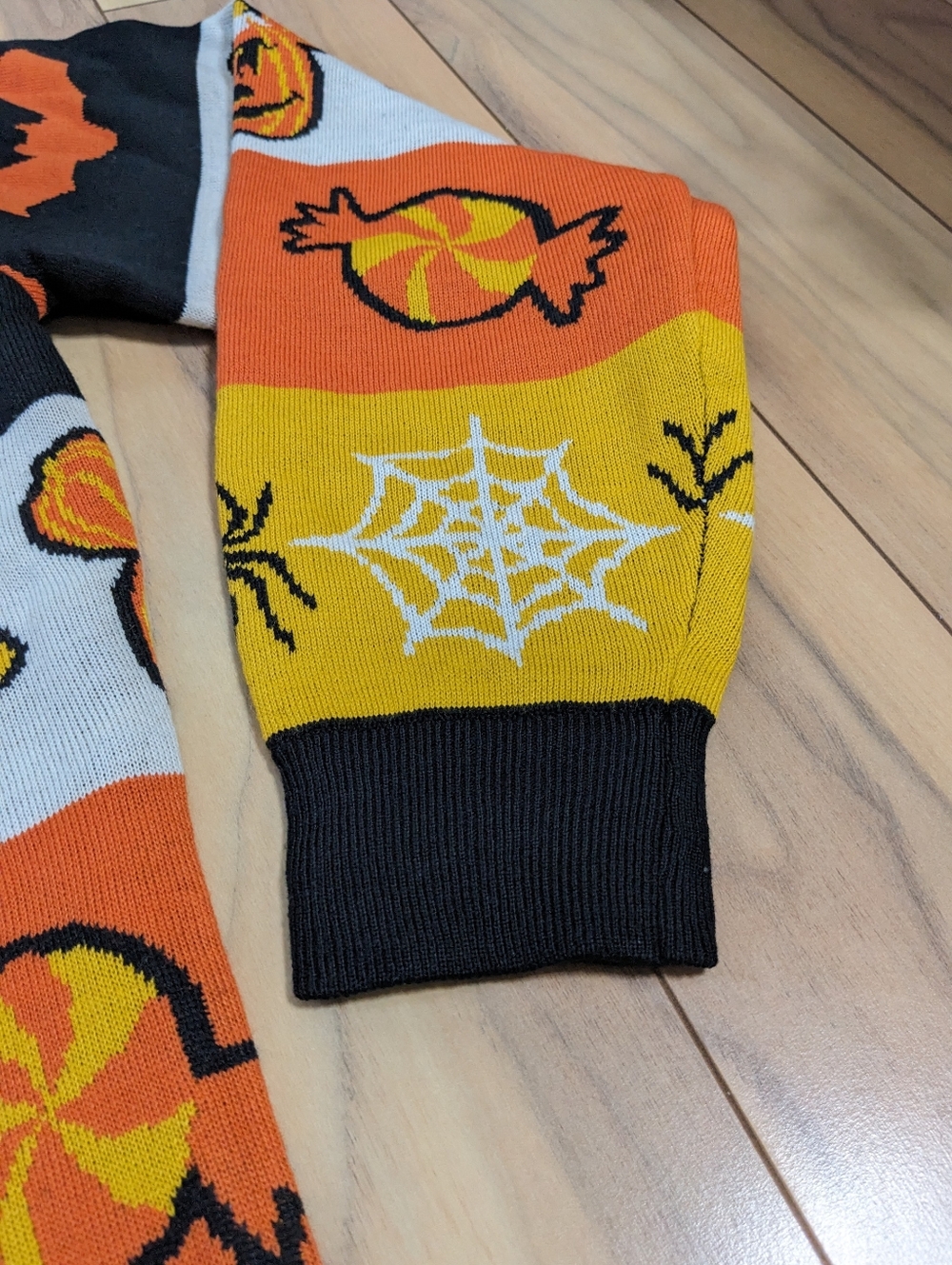 NWT! Her Universe X Disney Halloween Icons Striped Candy Corn Cardigan Sweater S - Picture 6 of 13